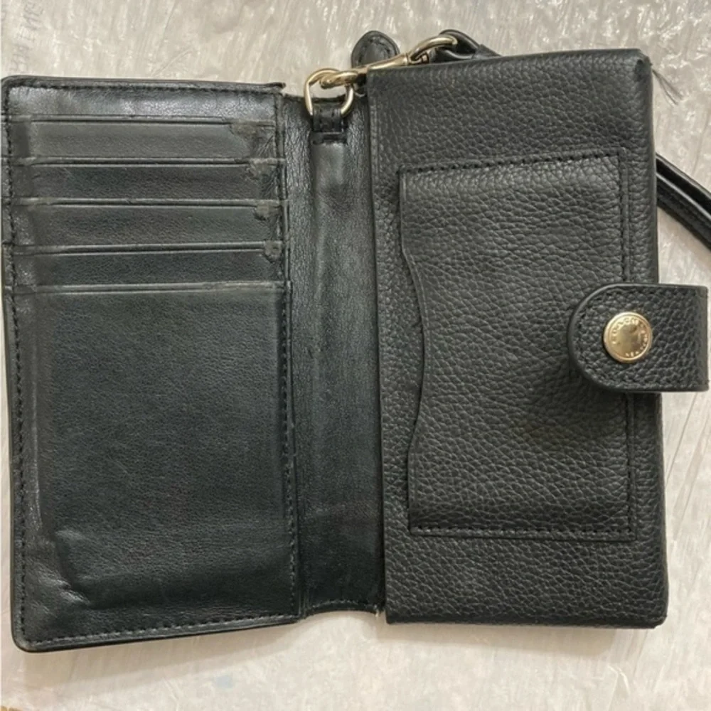 Michael kors black leather wristlet